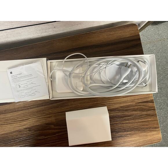 Apple 85W MagSafe 2 Power Adapter for Macbook Pro - Picture 3 of 4